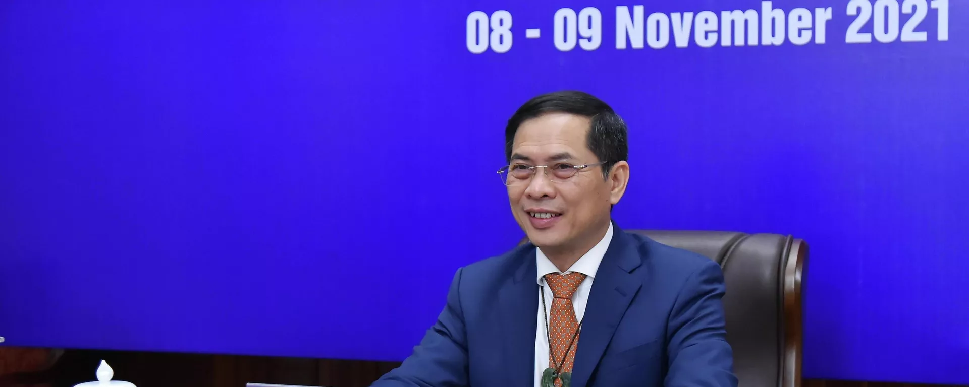 Bộ trưởng Ngoại giao Bùi Thanh Sơn dự trực tuyến Hội nghị liên Bộ trưởng Ngoại giao - Kinh tế APEC lần thứ 32 Bộ trưởng Ngoại giao Bùi Thanh Sơn dự trực tuyến Hội nghị liên Bộ trưởng Ngoại giao - Kinh tế APEC lần thứ 32 - Sputnik Việt Nam, 1920, 10.11.2021