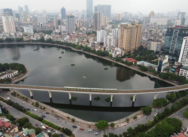 Tuyến tàu điện trên cao Cát Lâm - Hà Đông ngày đầu đi vào hoạt động tại Hà Nội - Sputnik Việt Nam