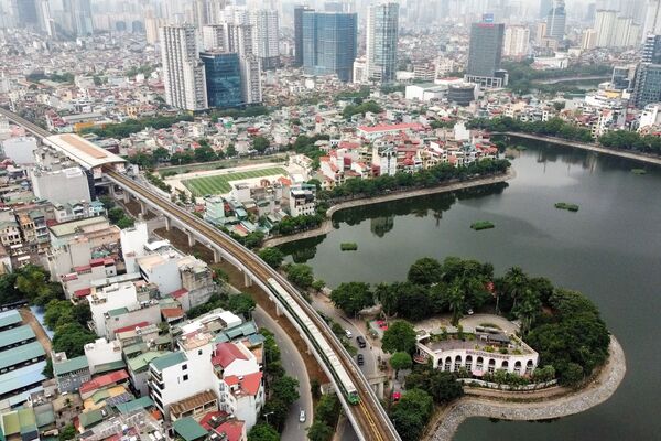 Quang cảnh tàu điện trên cao đầu tiên của Việt Nam tại Hà Nội - Sputnik Việt Nam