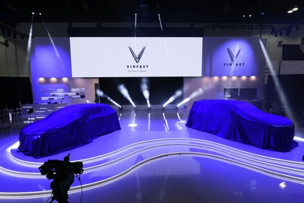 VF e35 và e36 chính thức được ra mắt tại Sự kiện Triển lãm Los Angeles Auto Show 2021 - Sputnik Việt Nam