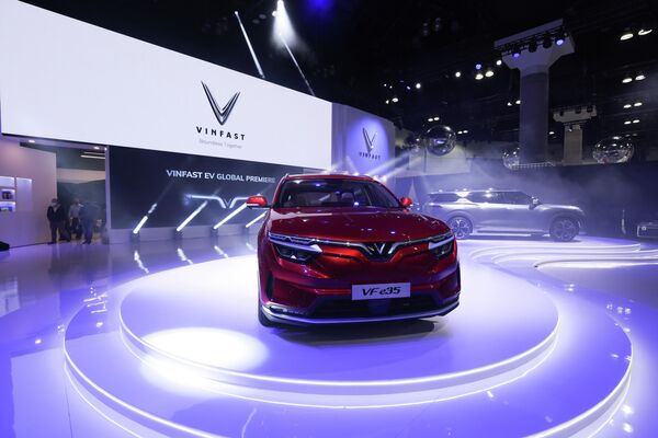 VF e35 và e36 chính thức được ra mắt tại Sự kiện Triển lãm Los Angeles Auto Show 2021 - Sputnik Việt Nam