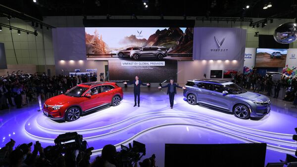 VF e35 và e36 chính thức được ra mắt tại Sự kiện Triển lãm Los Angeles Auto Show 2021 - Sputnik Việt Nam