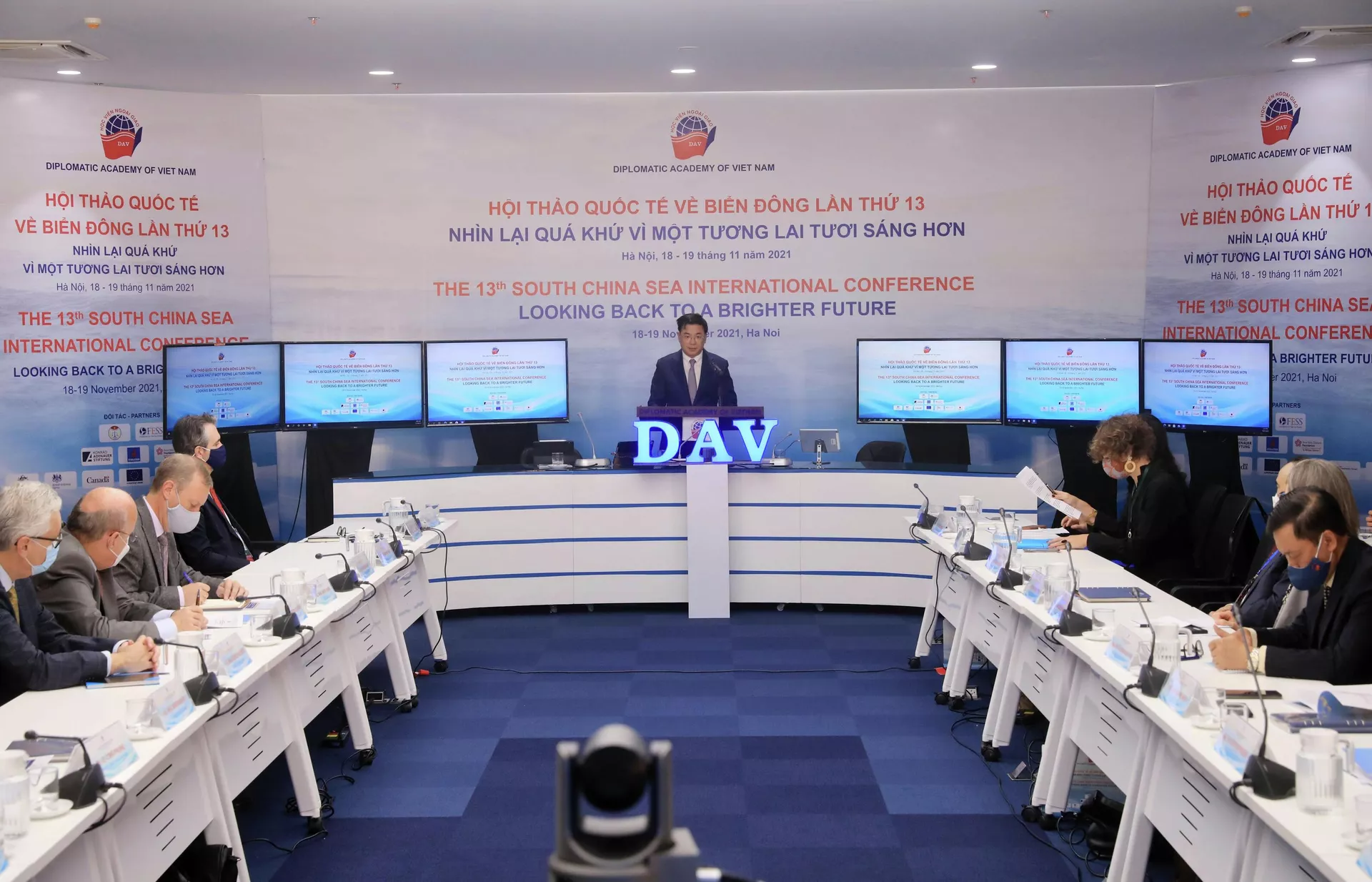 Khai mạc Hội thảo khoa học quốc tế về Biển Đông lần thứ 13 Khai mạc Hội thảo khoa học quốc tế về Biển Đông lần thứ 13 - Sputnik Việt Nam, 1920, 18.11.2021