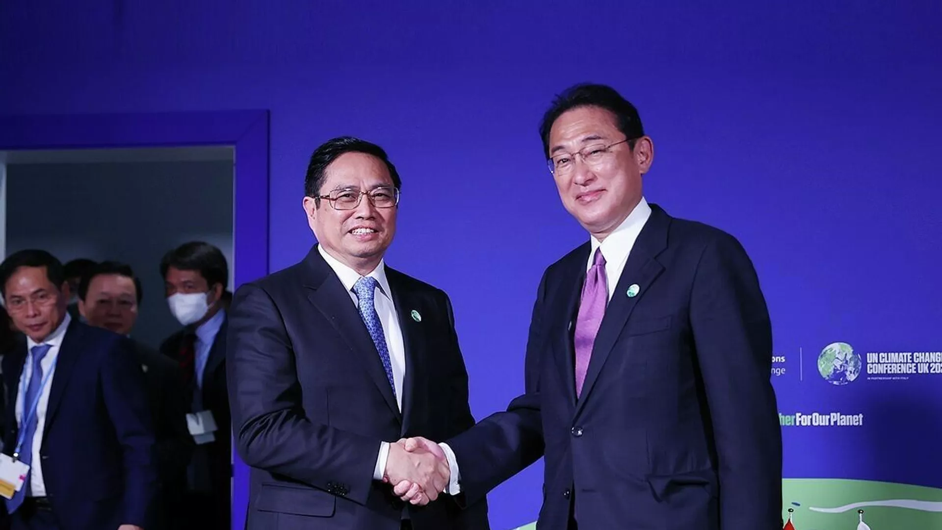 Thủ tướng Phạm Minh Chính gặp Thủ tướng Nhật Bản Kishida Fumio tại COP26 Thủ tướng Phạm Minh Chính gặp Thủ tướng Nhật Bản Kishida Fumio tại COP26 - Sputnik Việt Nam, 1920, 22.11.2021