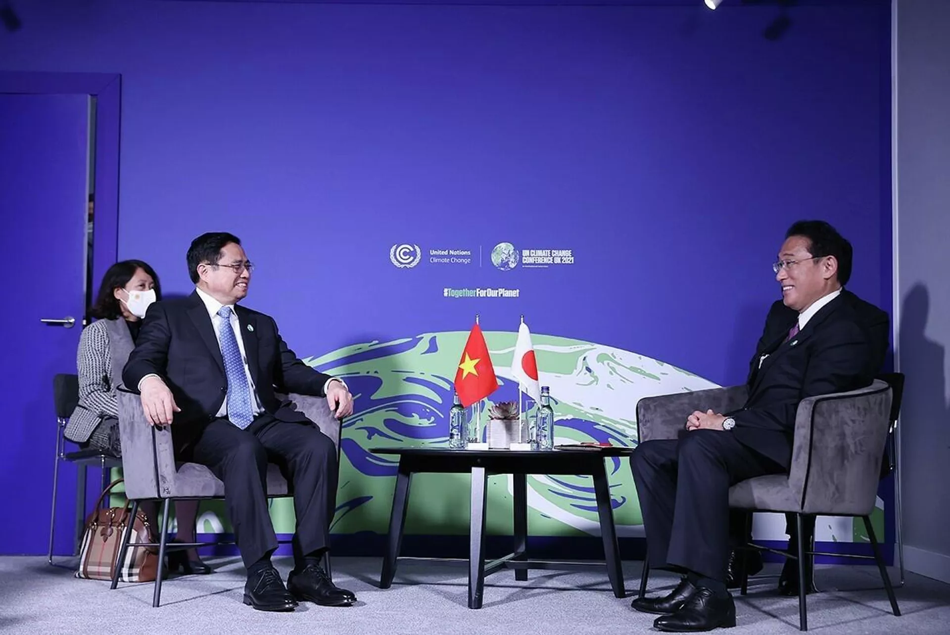 Thủ tướng Phạm Minh Chính gặp Thủ tướng Nhật Bản Kishida Fumio bên lề Hội nghị COP26 Thủ tướng Phạm Minh Chính gặp Thủ tướng Nhật Bản Kishida Fumio bên lề Hội nghị COP26 - Sputnik Việt Nam, 1920, 22.11.2021