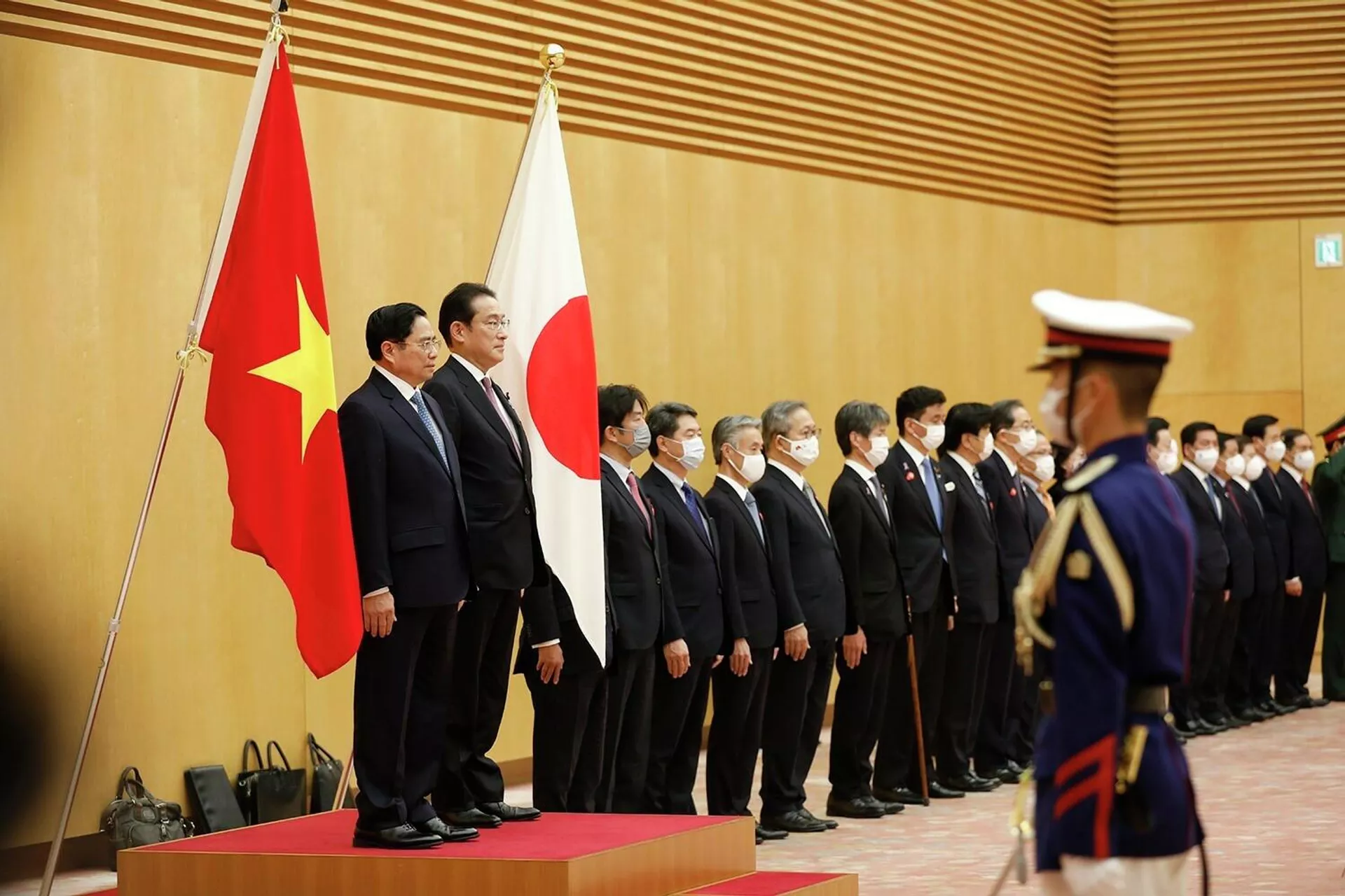Thủ tướng Phạm Minh Chính và Thủ tướng Nhật Bản Kishida Fumio nghe quân nhạc cử Quốc thiều hai nước Thủ tướng Phạm Minh Chính và Thủ tướng Nhật Bản Kishida Fumio nghe quân nhạc cử Quốc thiều hai nước - Sputnik Việt Nam, 1920, 24.11.2021