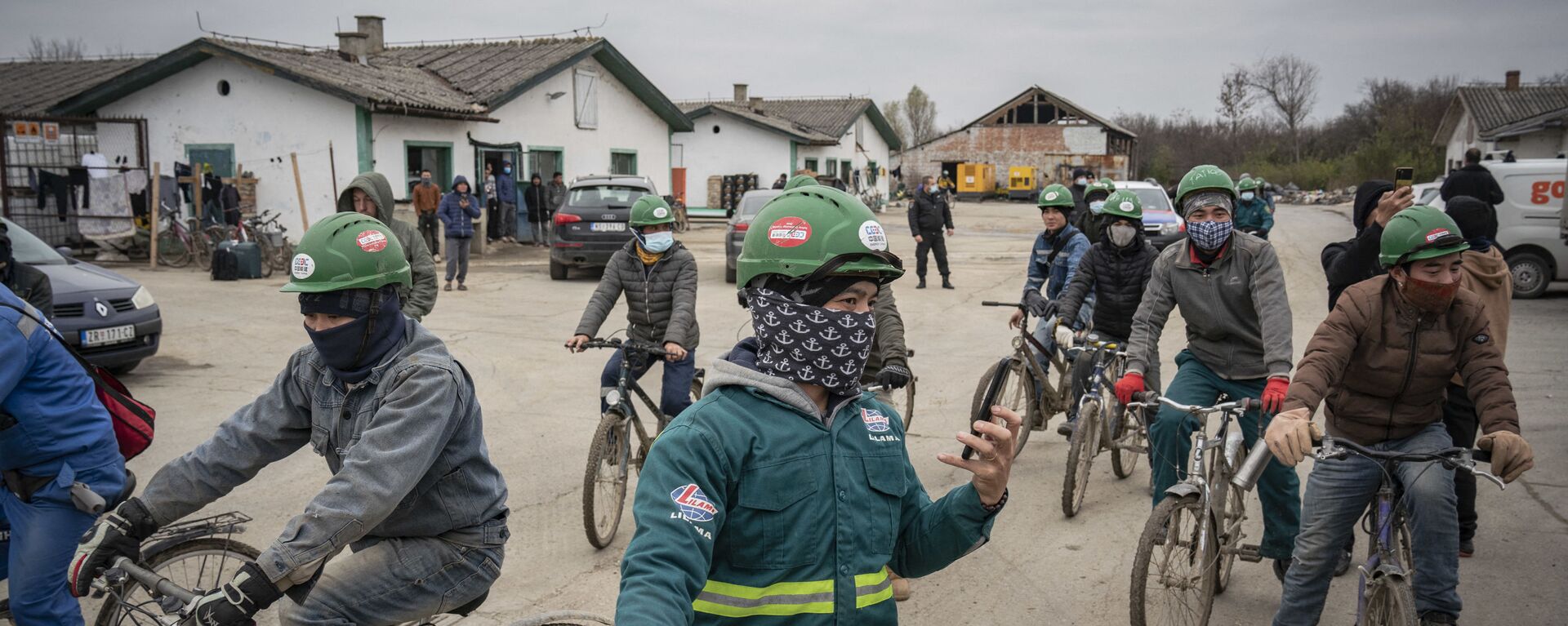 Công nhân Việt Nam ở nhà máy công ty sản xuất lốp xe cho Shandong Linglong Tire Co, Zrenjanin - Sputnik Việt Nam, 1920, 25.11.2021