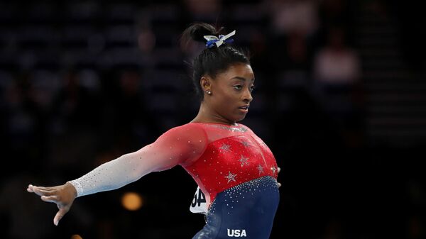 Simone Biles của Hoa Kỳ tại Trung tâm Thể dục Ariake ở Tokyo - Sputnik Việt Nam