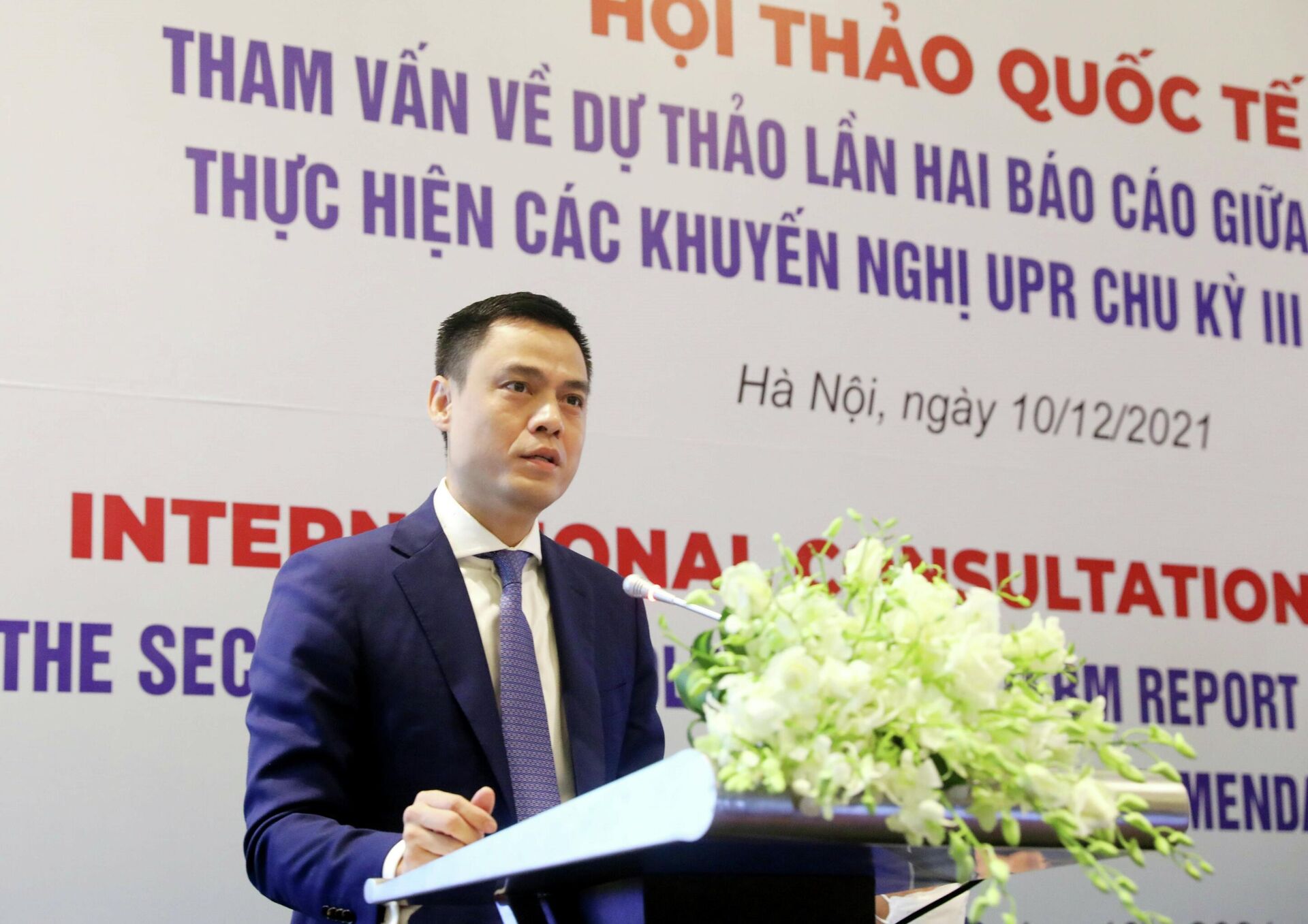 Thứ trưởng Ngoại giao Đặng Hoàng Giang phát biểu khai mạc Hội thảo quốc tế Tham vấn về dự thảo lần hai báo cáo giữa kỳ tự nguyện thực hiện các khuyến nghị UPR (Cơ chế rà soát định kỳ phổ quát) chu kỳ III của Việt Nam - Sputnik Việt Nam, 1920, 10.12.2021