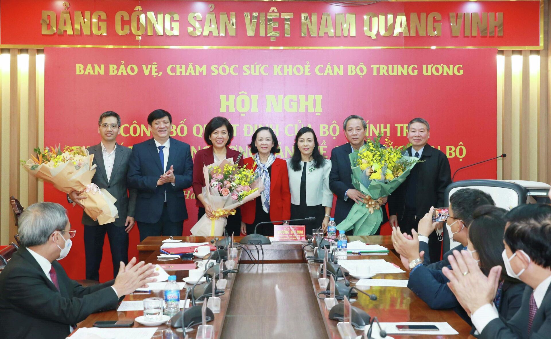 Trưởng Ban Tổ chức Trung ương Trương Thị Mai và các đồng chí được bổ sung thành viên Ban Bảo vệ, chăm sóc sức khoẻ cán bộ Trung ương. - Sputnik Việt Nam, 1920, 11.12.2021