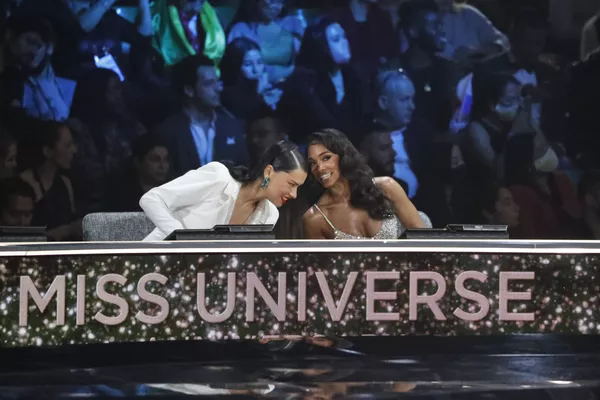 Các thành viên ban giám khảo Adriana Lima và Lori Harvey tại cuộc thi Hoa hậu hoàn vũ thế giới 2021 Các thành viên ban giám khảo Adriana Lima và Lori Harvey tại cuộc thi Hoa hậu hoàn vũ thế giới 2021 - Sputnik Việt Nam