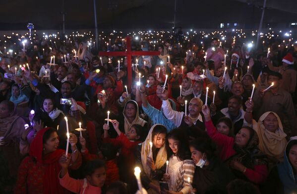 Con chiênthiên chúa trong lễ Giáng sinh ở Lahore, Pakistan - Sputnik Việt Nam