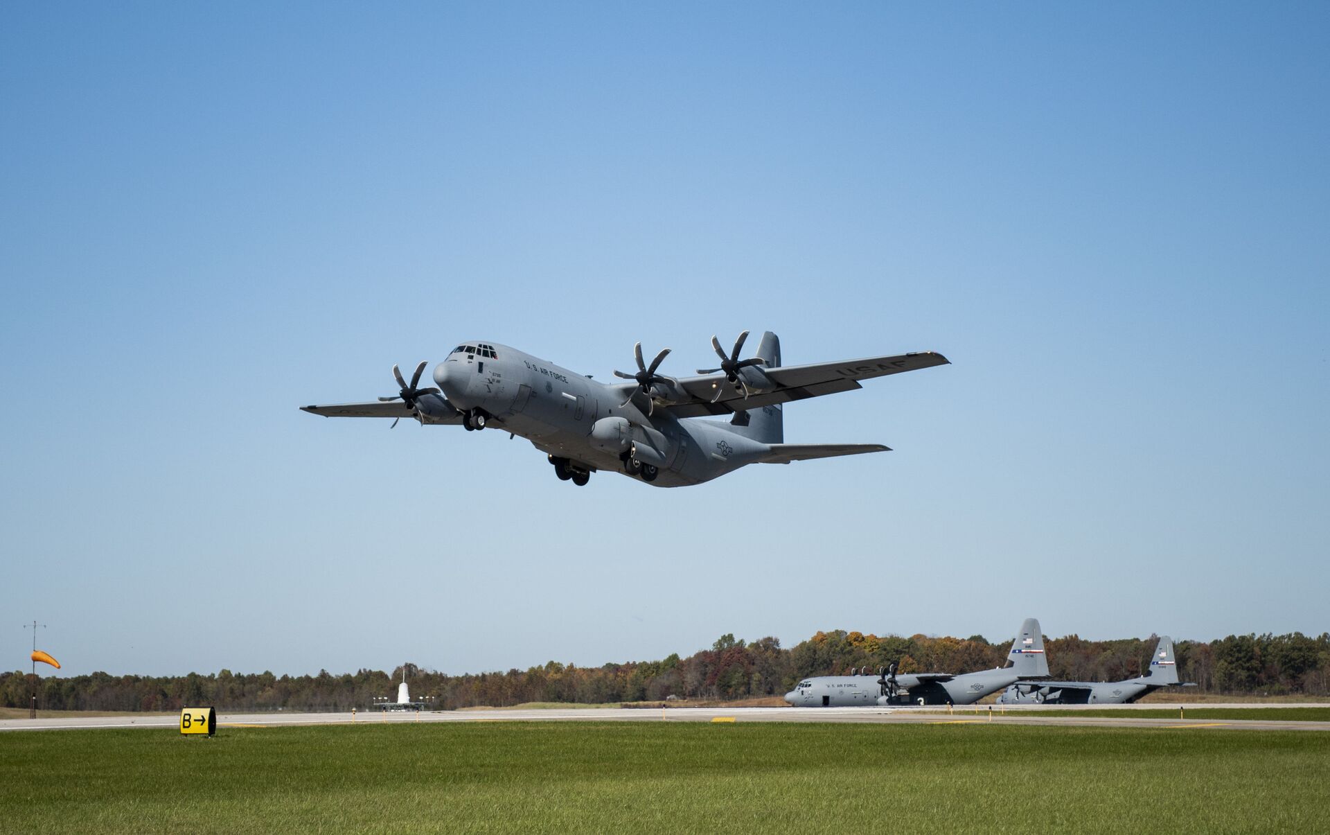 Máy bay vận tải quân sự Mỹ C-130J Super Hercules - Sputnik Việt Nam, 1920, 28.12.2021