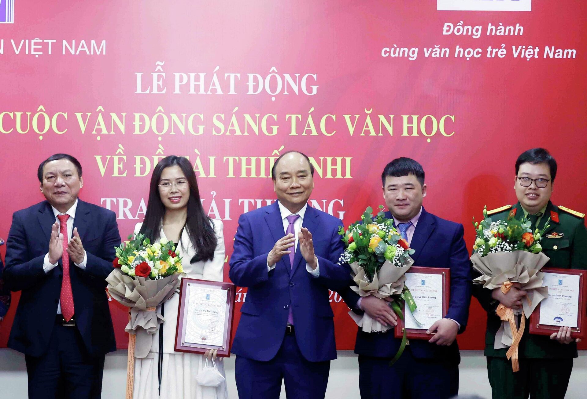 Chủ tịch nước Nguyễn Xuân Phúc dự Lễ phát động sáng tác văn học về đề tài thiếu nhi - Sputnik Việt Nam, 1920, 09.01.2022