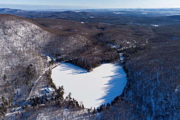 Ao hình trái tim lạnh giá ở East Bolton, Canada - Sputnik Việt Nam