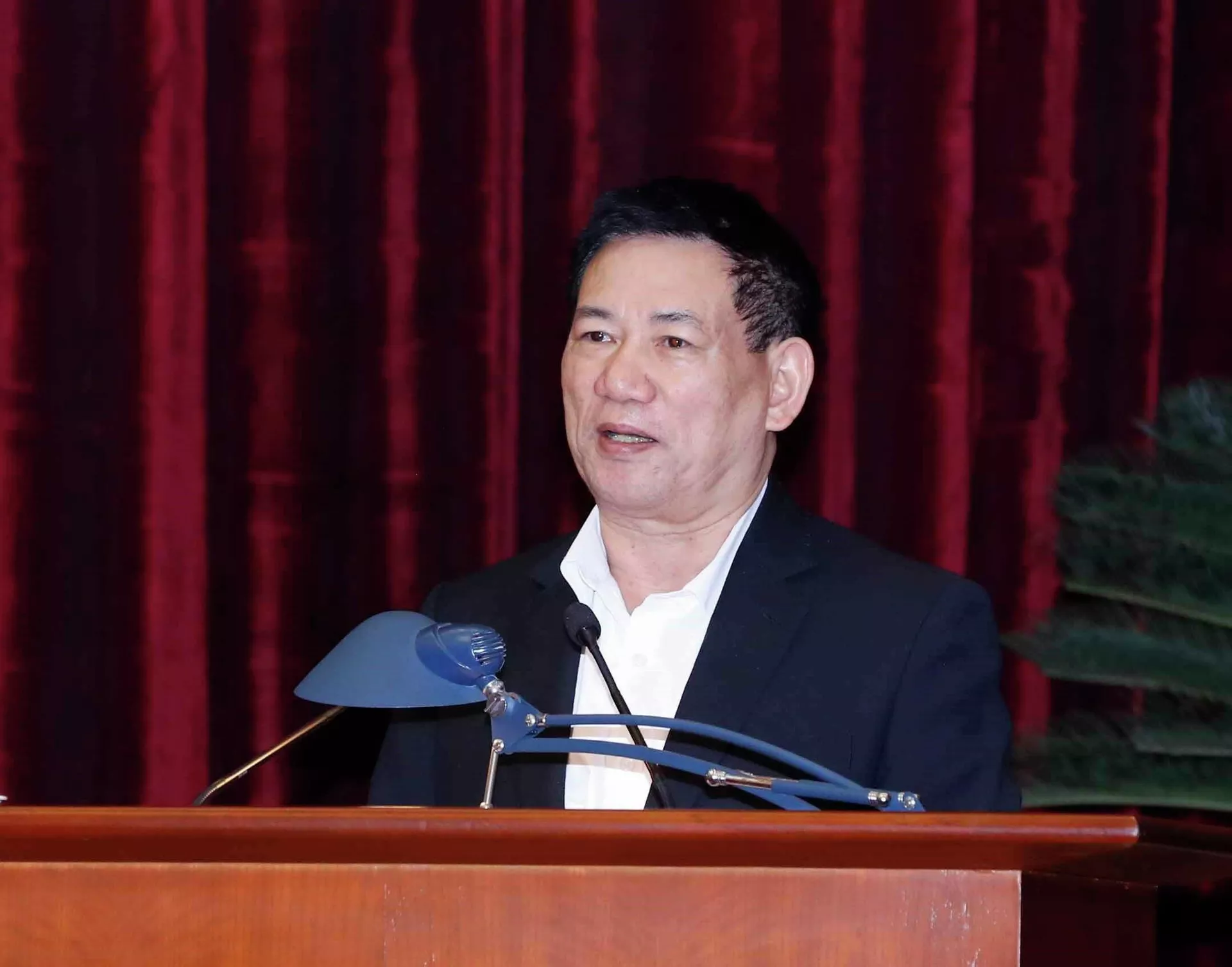 Đồng chí Hồ Đức Phớc, Uỷ viên Trung ương Đảng, Bộ trưởng Bộ Tài Chính trình bày tham luận Đồng chí Hồ Đức Phớc, Uỷ viên Trung ương Đảng, Bộ trưởng Bộ Tài Chính trình bày tham luận - Sputnik Việt Nam, 1920, 11.01.2022