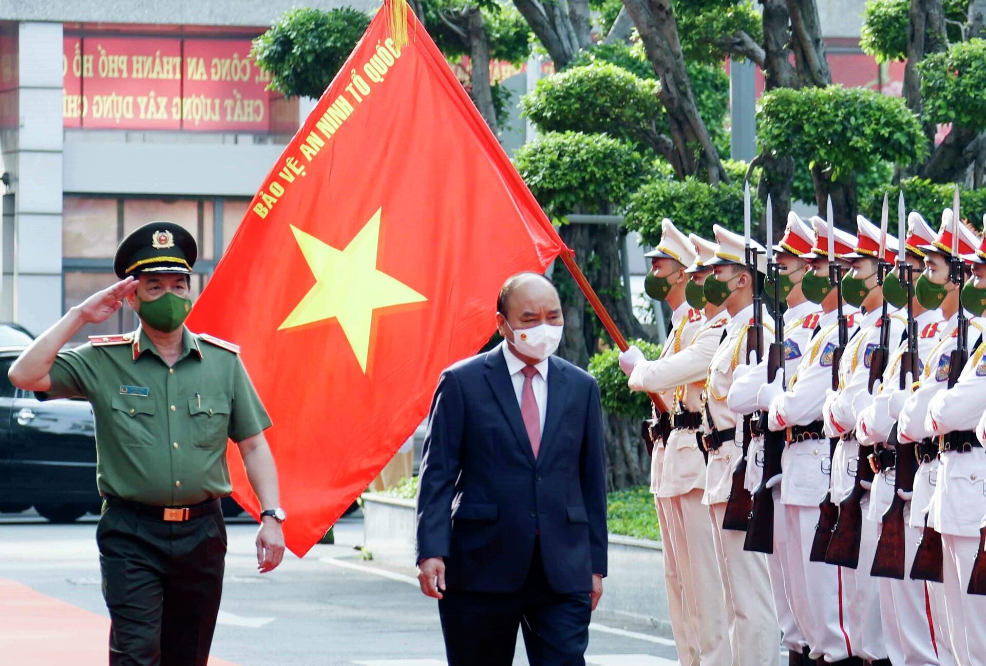 Chủ tịch nước Nguyễn Xuân Phúc chúc Tết cán bộ, sỹ quan chỉ huy Bộ Tư lệnh Thành phố Hồ Chí Minh - Sputnik Việt Nam, 1920, 24.01.2022