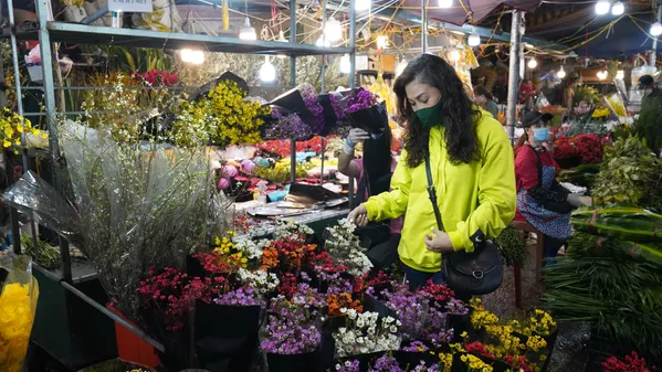 Không khí đón Tết Nguyên đán ở chợ hoa Quảng An Không khí đón Tết Nguyên đán ở chợ hoa Quảng An - Sputnik Việt Nam