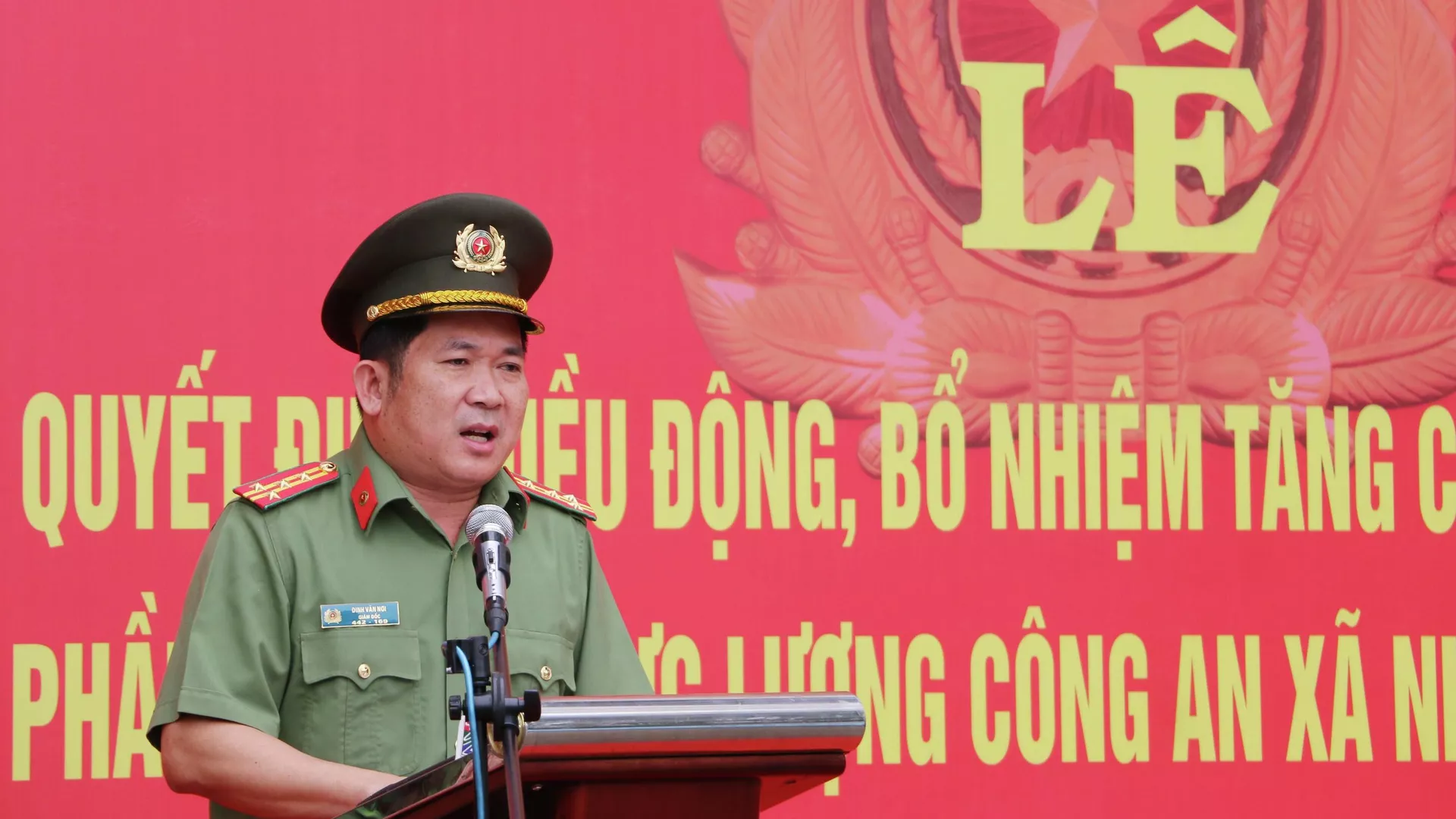 Đại tá Đinh Văn Nơi, Giám đốc Công an tỉnh An Giang phát biểu tại buổi lễ