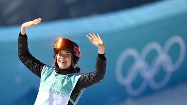 Cố Ái Lnh (Trung Quốc), giành huy chương vàng trong trận chung kết môn Big-Air tại Thế vận hội Olympic 2022 - Sputnik Việt Nam