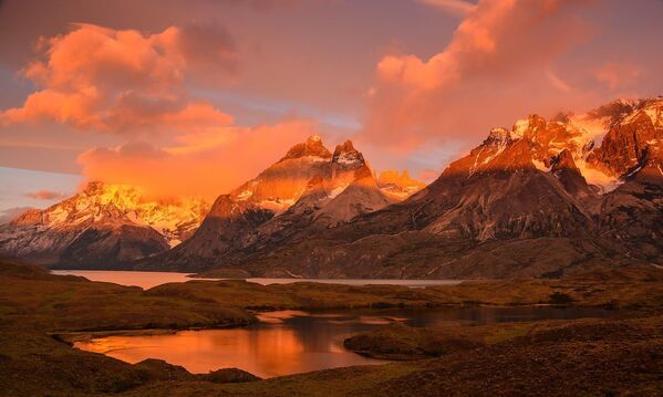 Bức ảnh chụp tại Chile &quot;Bình minh trên dãy núi Patagonian&quot; của nhiếp ảnh gia Gigi Williams, được đánh giá cao trong hạng mục Hơi thở không gian của cuộc thi The International Garden Photographer of the Year Competition-15 - Sputnik Việt Nam