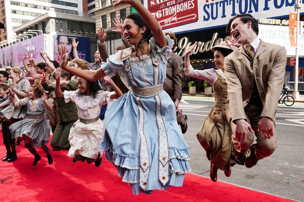 Những người tham gia chương trình Broadway &quot;The Music Man&quot;, Manhattan, New York - Sputnik Việt Nam