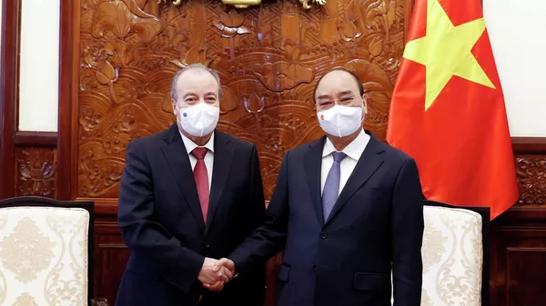 Chủ tịch nước Nguyễn Xuân Phúc tiếp Ngài Abdelhamid Boubazine, Đại sứ Algeria - Sputnik Việt Nam
