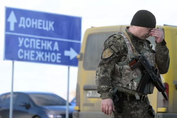 Quân nhân DNR tại trạm kiểm soát Uspenka ở tỉnh Donetsk Quân nhân DNR tại trạm kiểm soát Uspenka ở tỉnh Donetsk - Sputnik Việt Nam