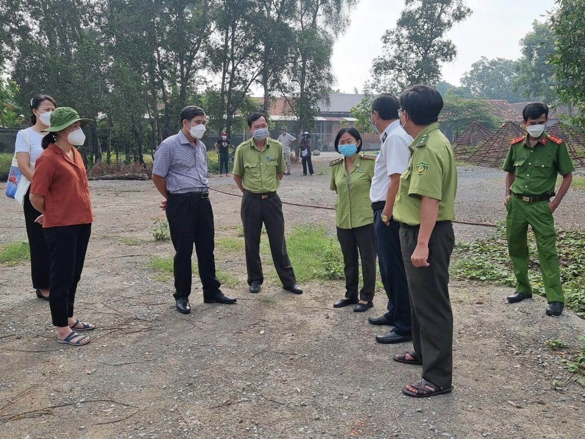 Đoàn chuyên gia của vườn thú Thảo cầm viên Sài Gòn phối hợp cùng chi Cục Kiểm lâm tỉnh Bình Dương để vận chuyển các cá thể hổ - Sputnik Việt Nam, 1920, 25.02.2022