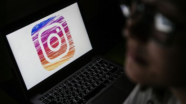 Logo Instagram trên màn hình máy tính - Sputnik Việt Nam