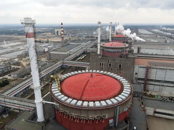 Nhà máy điện hạt nhân Zaporozhye, nằm trong vùng thảo nguyên bên bờ hồ chứa Kakhovka ở thành phố Energodar Nhà máy điện hạt nhân Zaporozhye, nằm trong vùng thảo nguyên bên bờ hồ chứa Kakhovka ở thành phố Energodar - Sputnik Việt Nam