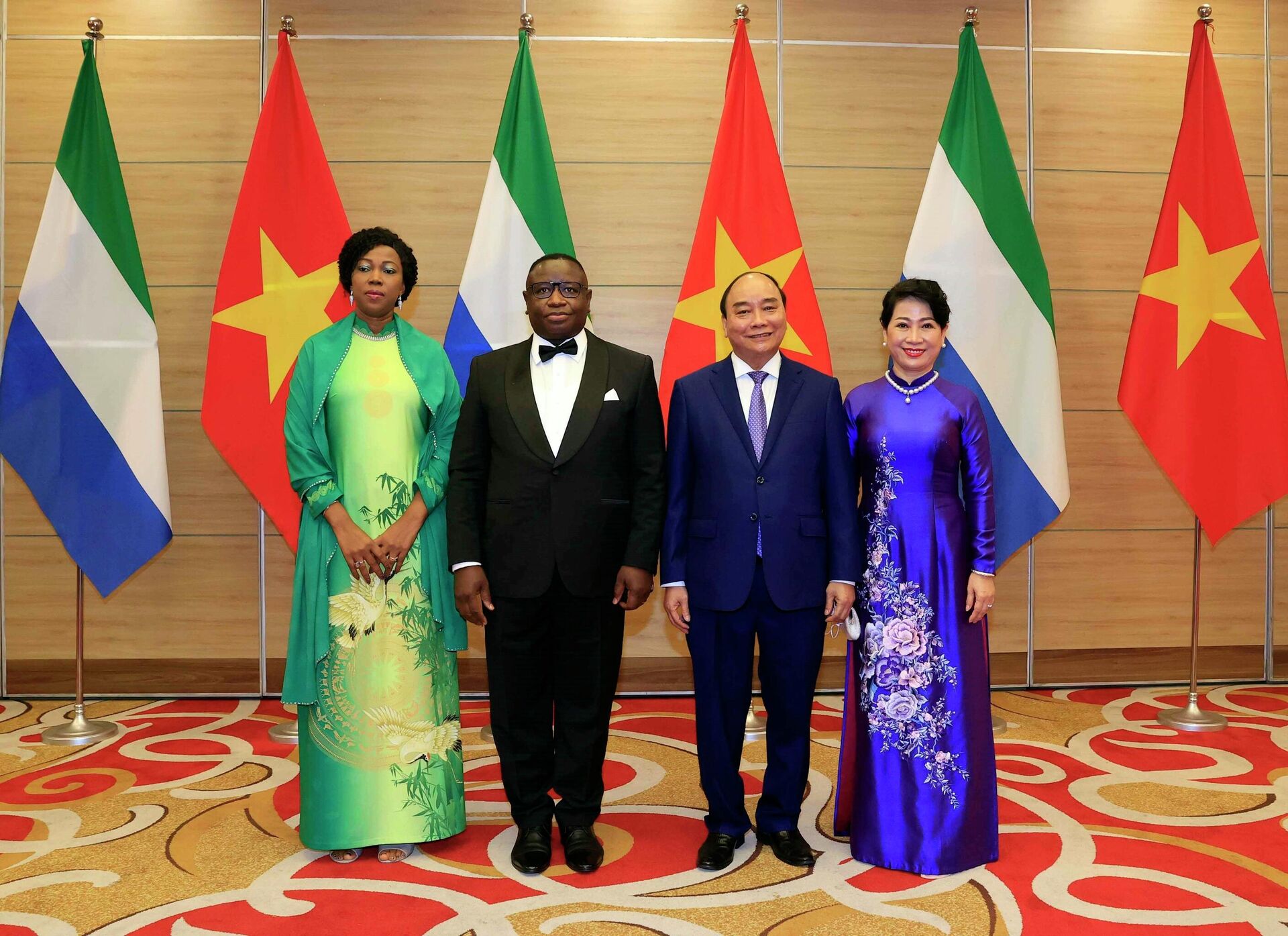 Chủ tịch nước Nguyễn Xuân Phúc và Phu nhân cùng Tổng thống nước Cộng hòa Sierra Leone Julius Maada Bio và Phu nhân dự tiệc chiêu đãi - Sputnik Việt Nam, 1920, 15.03.2022