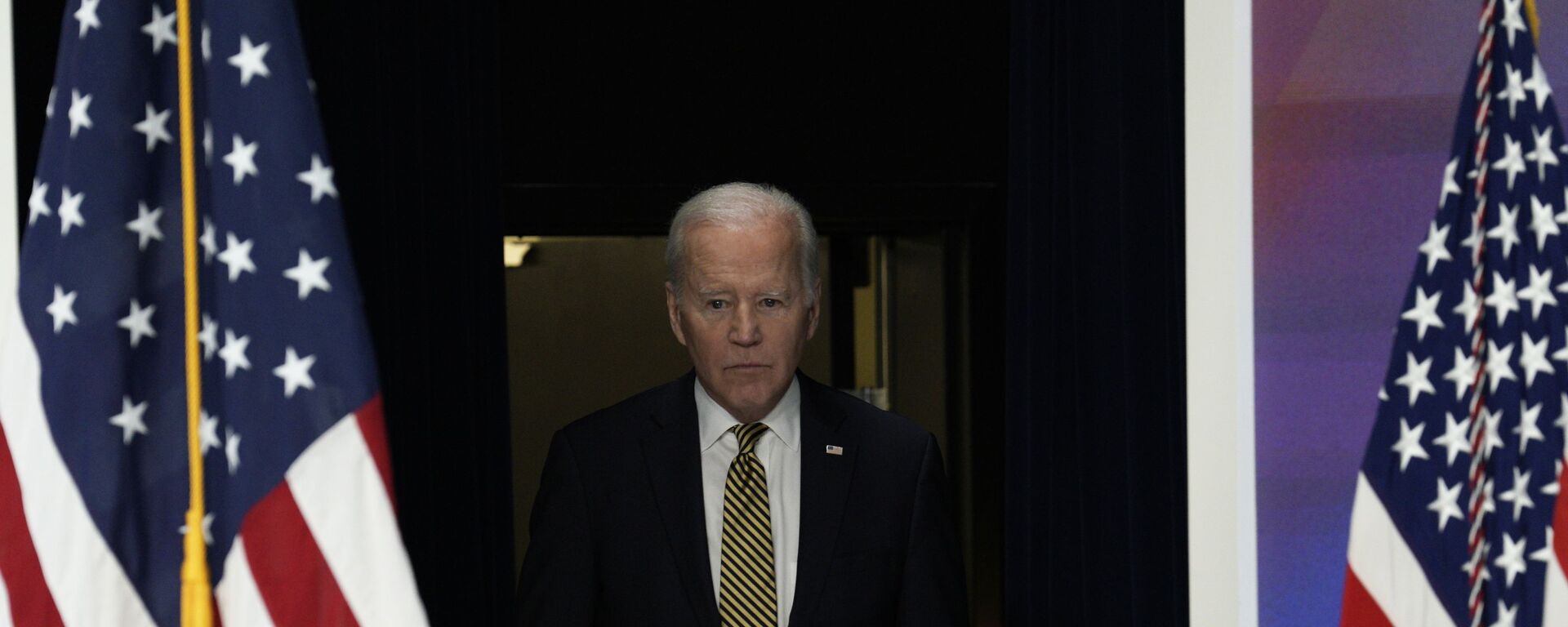 Tổng thống Mỹ Joe Biden trước khi phát biểu tại Nhà Trắng về tình hình Ukraina - Sputnik Việt Nam, 1920, 12.04.2022