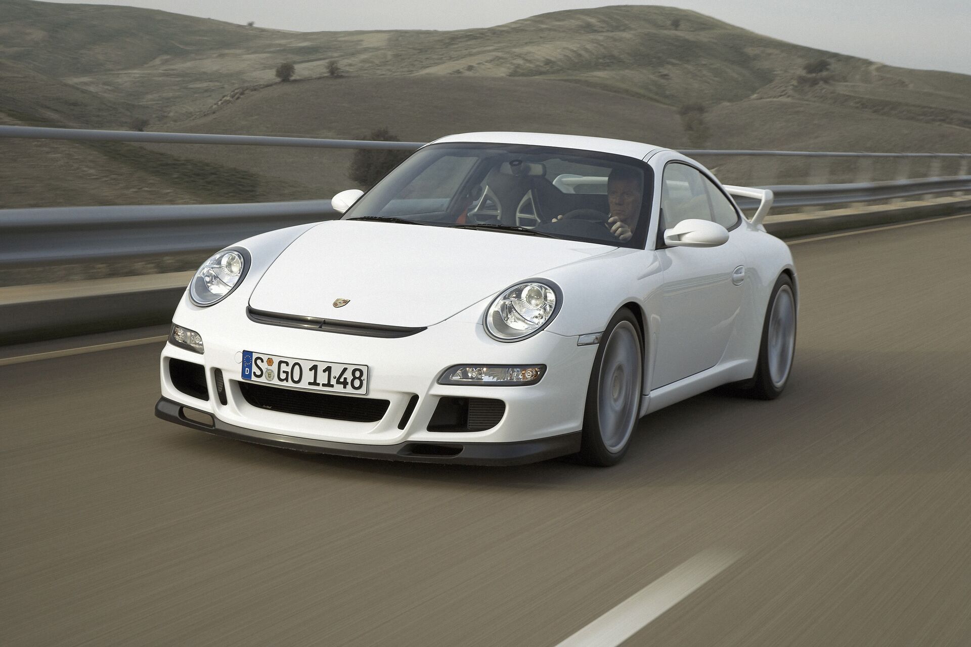 Porsche 911 GT3 trên đường ở Ý, 2005 - Sputnik Việt Nam, 1920, 26.03.2022