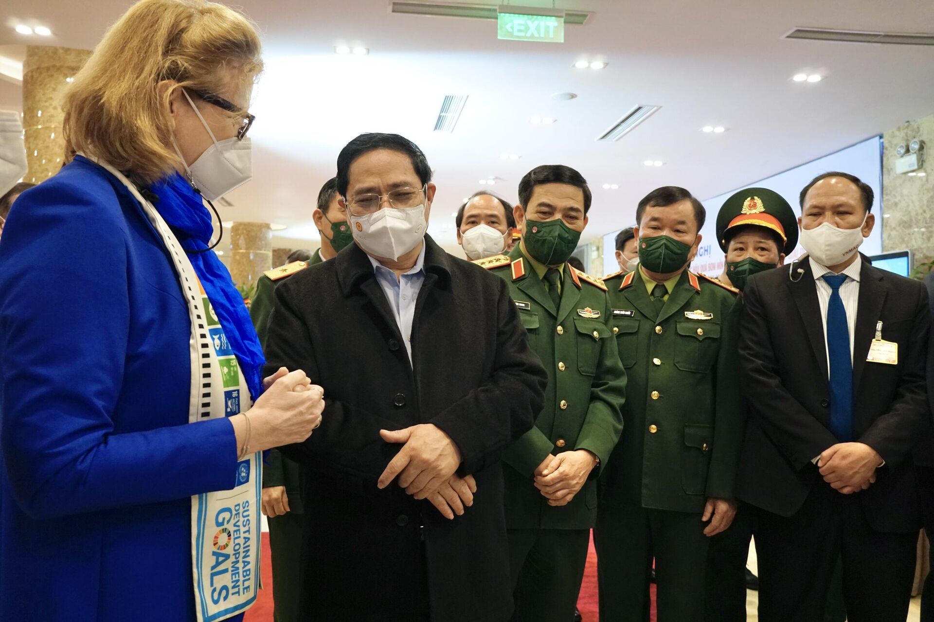 Thủ tướng Phạm Mình Chính trao đổi với đại diện các tổ chức quốc tế về công tác khắc phục hậu quả bom mìn sau chiến tranh ở Việt Nam (17/2/2022). - Sputnik Việt Nam, 1920, 04.04.2022