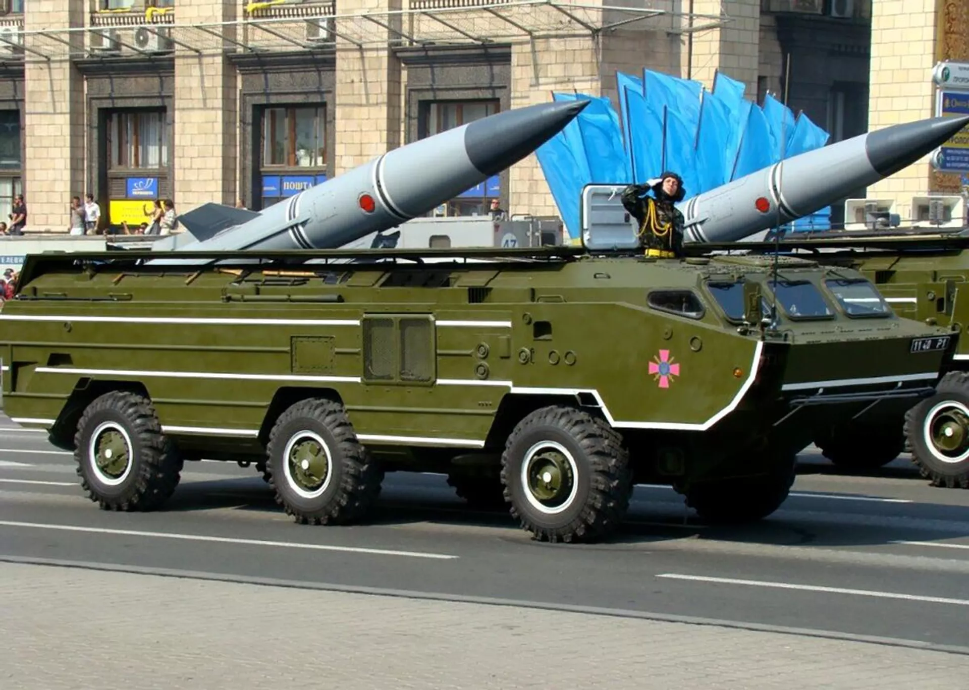 Tên lửa Tochka-U TRK của Ukraina tại cuộc duyệt binh ở Kiev Tên lửa Tochka-U TRK của Ukraina tại cuộc duyệt binh ở Kiev - Sputnik Việt Nam, 1920, 10.04.2022