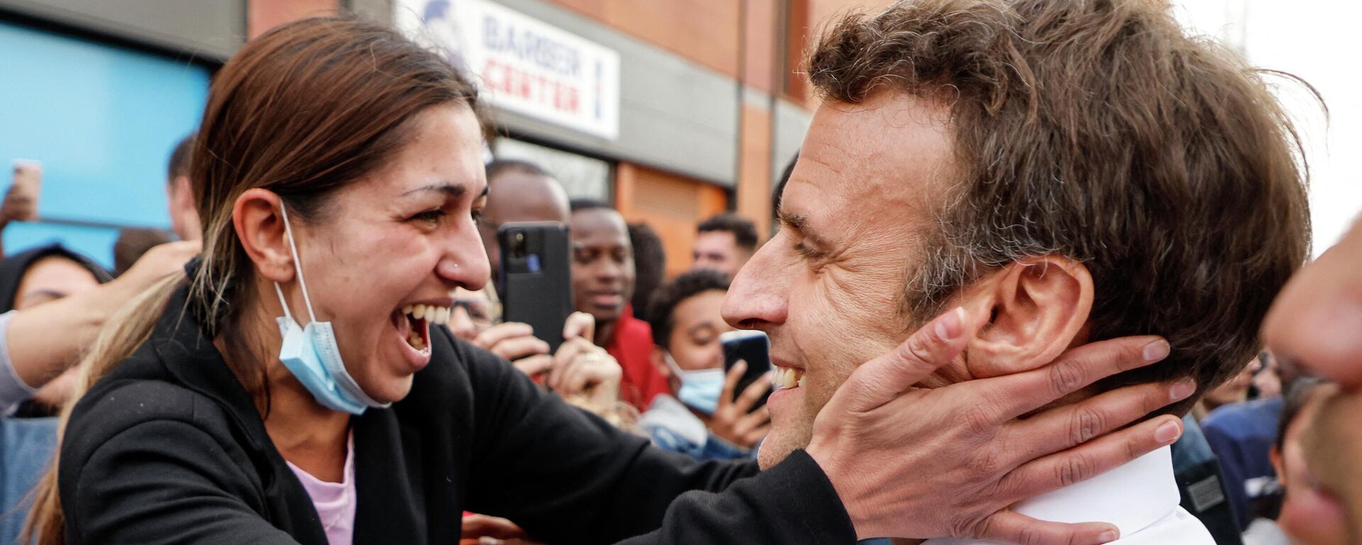 Emmanuel Macron trong chuyến thăm bầu cử tới Dijon - Sputnik Việt Nam, 1920, 11.04.2022