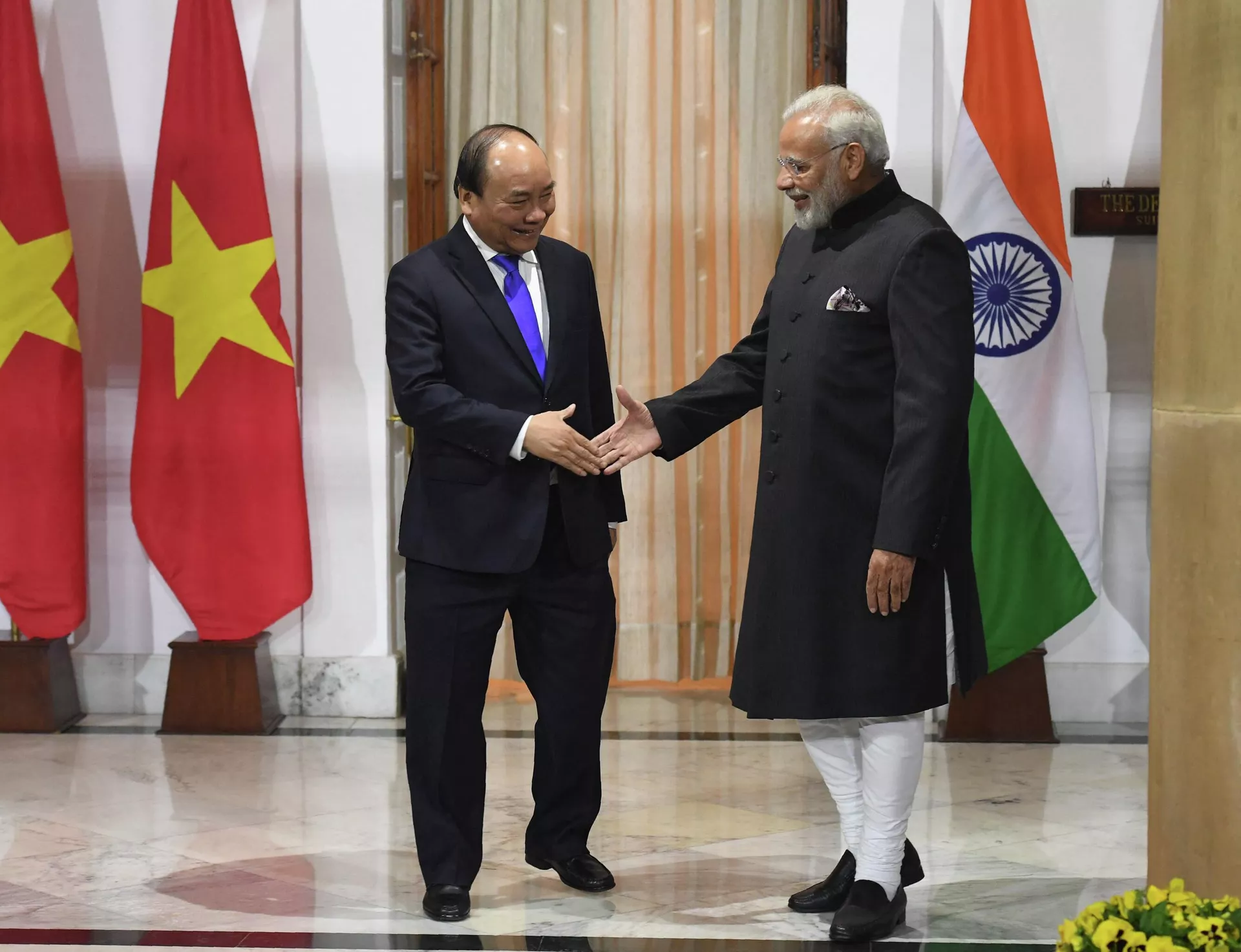 Thủ tướng Ấn Độ Narendra Modi và Chủ tịch nước Nguyễn Xuân Phúc Thủ tướng Ấn Độ Narendra Modi và Chủ tịch nước Nguyễn Xuân Phúc - Sputnik Việt Nam, 1920, 19.04.2022