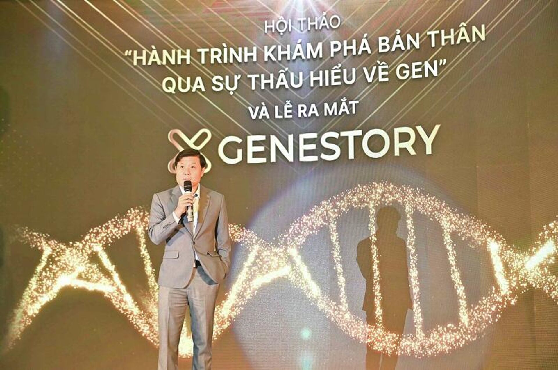 GS. Vũ Hà Văn (Đồng sáng lập và thành viên HĐQT Công ty GeneStory) kỳ vọng giải pháp sẽ thúc đẩy y học dự phòng, nâng cao chất lượng sống và giảm bớt gánh nặng y tế cho mỗi gia đình Việt Nam - Sputnik Việt Nam, 1920, 22.04.2022