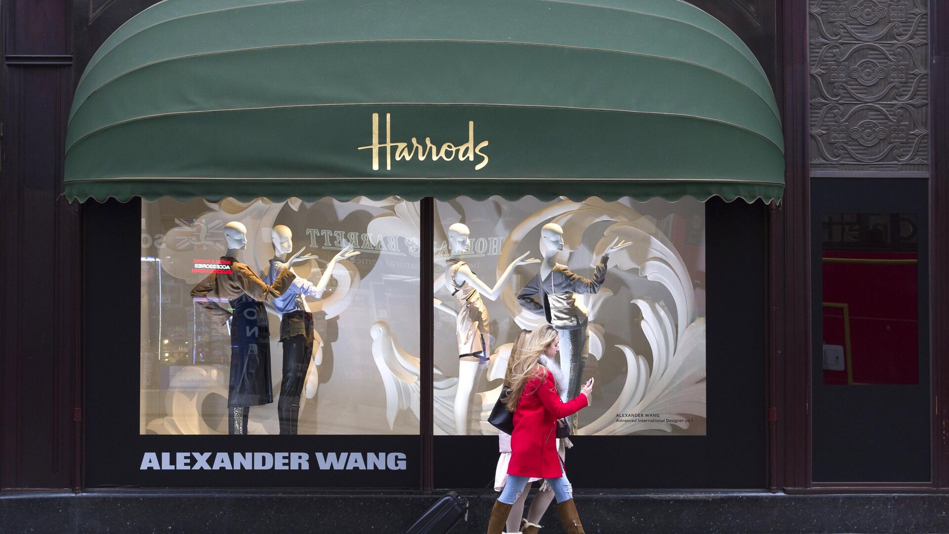 Cửa hàng Harrods ở London. - Sputnik Việt Nam, 1920, 05.05.2022