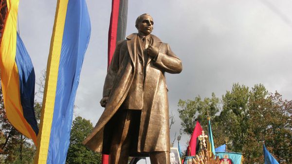 Khai trương tượng đài nhà lãnh đạo tư tưởng của Tổ chức dân tộc chủ nghĩa Ukraina (OUN) Stepan Bandera ở Lvov - Sputnik Việt Nam