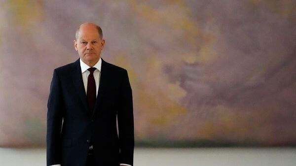 Thủ tướng Đức Olaf Scholz tham dự một buổi lễ ở Berlin - Sputnik Việt Nam