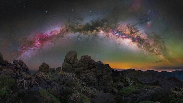 Bức ảnh Milky Way arch in the morning hours of spring của nhiếp ảnh gia Nga Egor Goryachev, lọt danh sách 25 ảnh đẹp nhất của cuộc thi &quot;2022 Milky Way photographer of the year&quot; - Sputnik Việt Nam