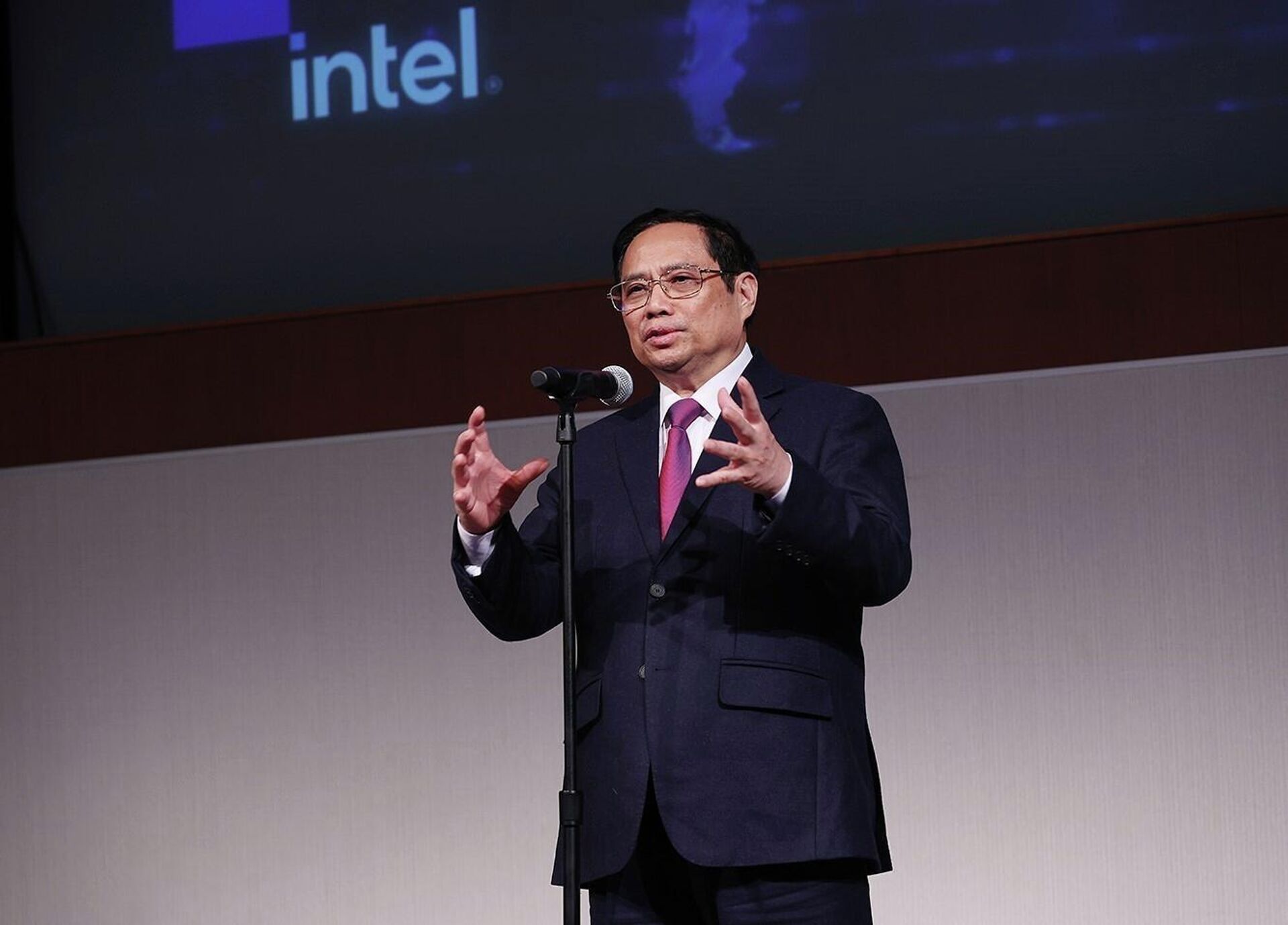 Thủ tướng Phạm Minh Chính phát biểu khi đến thăm Tập đoàn Intel. - Sputnik Việt Nam, 1920, 18.05.2022