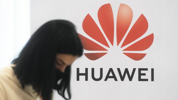 Biểu ngữ của Huawei tại Diễn đàn An ninh Thông tin Quốc gia Infoforum - Sputnik Việt Nam