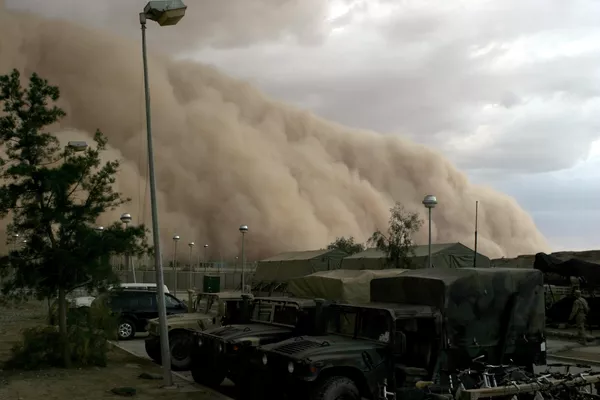 Một cơn bão cát (bụi) đang tiến tới ở Al-Anbar Governorate ở Iraq. - Sputnik Việt Nam