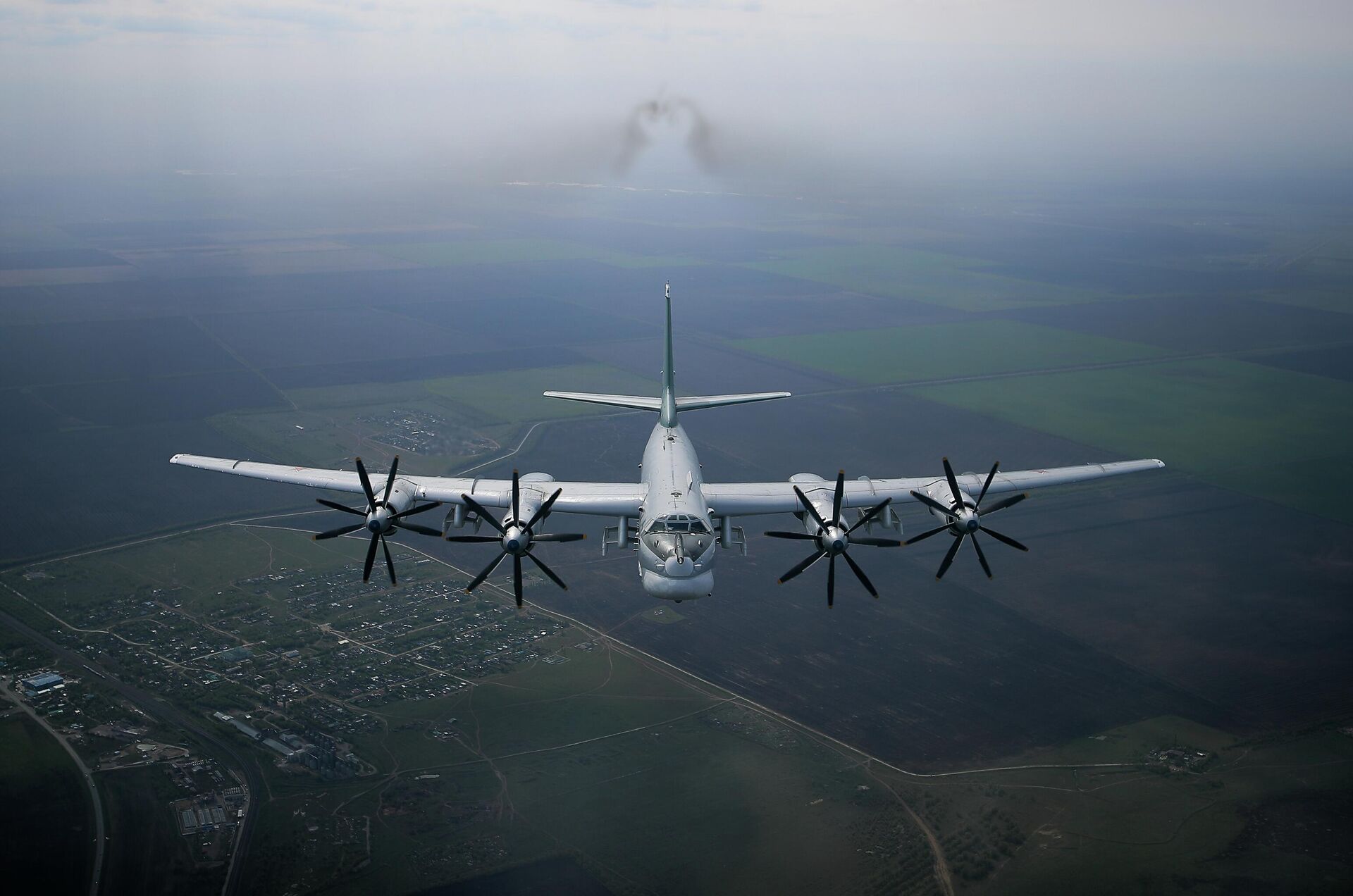 Máy bay ném bom chiến lược Tu-95MS - Sputnik Việt Nam, 1920, 12.08.2022