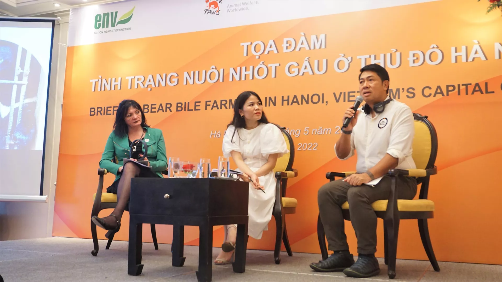 Tình trạng nuôi gấu lấy mật tại thủ đô Hà Nội Tình trạng nuôi gấu lấy mật tại thủ đô Hà Nội - Sputnik Việt Nam, 1920, 31.05.2022