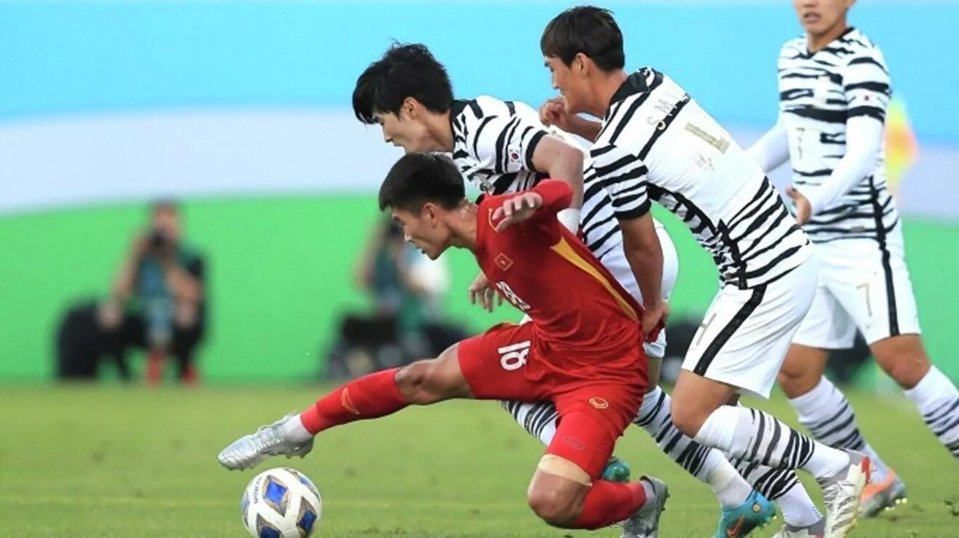 VCK U23 châu Á 2022: Đội tuyển U23 Việt Nam xuất sắc cầm hòa Đội tuyển U23 Hàn Quốc với tỷ số 1-1 VCK U23 châu Á 2022: Đội tuyển U23 Việt Nam xuất sắc cầm hòa Đội tuyển U23 Hàn Quốc với tỷ số 1-1 - Sputnik Việt Nam, 1920, 06.06.2022