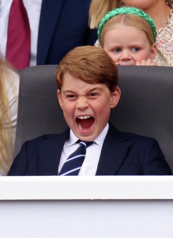 Hoàng tử George con trai của Công tước và nữ Công tước xứ Cambridge William và Catherine tại Đại lễ Bạch kim của Nữ hoàng Elizabeth II. - Sputnik Việt Nam